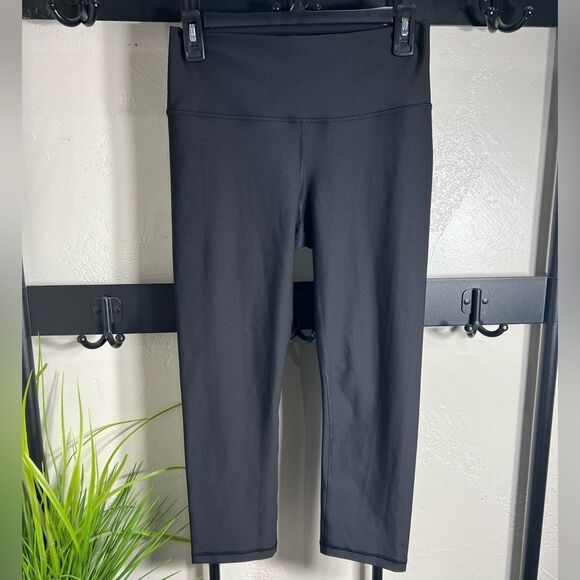 Old Navy High-Waisted PowerSoft Crop Leggings Black Size Medium - Picture 4 of 16